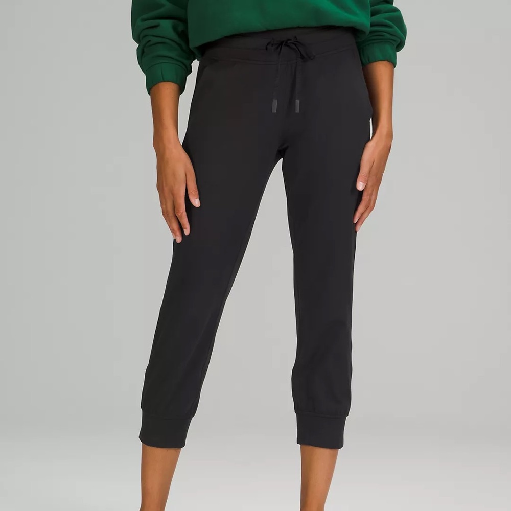 BNWT Crop Ready to Rulu jogger size 10